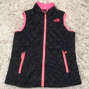 Like New North Face Girls Vest Black with Hot pink